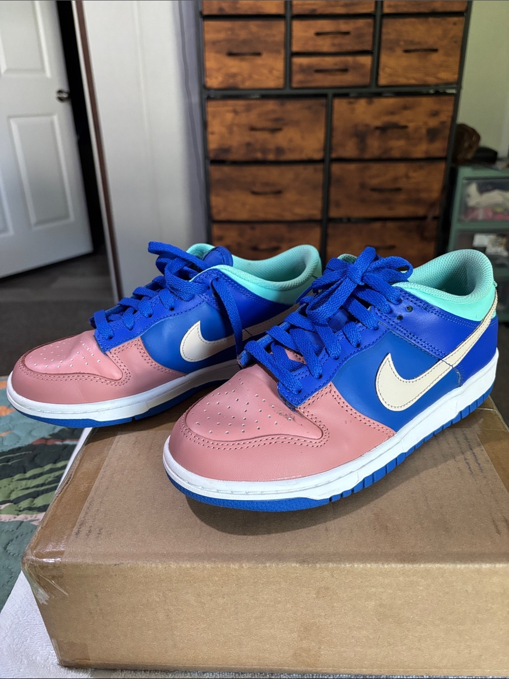 Nike Kids Low-Top Sneakers in Pink & Blue with Cream Swoosh